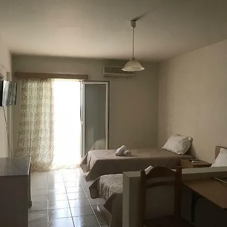Enjoy The Ammenities Offered By The Amazones In Appartamento Hersonissos (Crete)